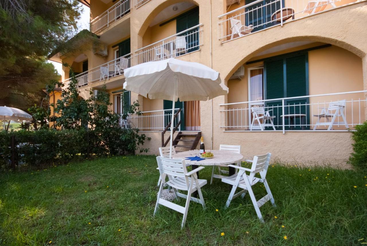 Residence Golfo Della Лакона Экстерьер фото